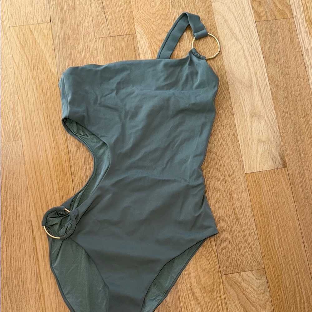 Onia one piece swim
Size small/petite